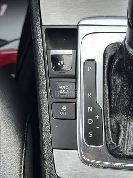 Volkswagen Passat B7 N O V/D S G/N A V
