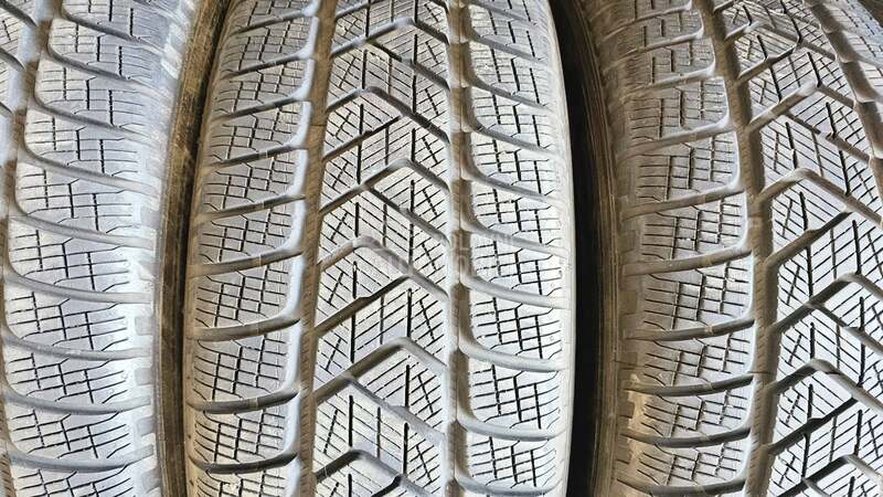 Pirelli 215/65 R17 Zimska