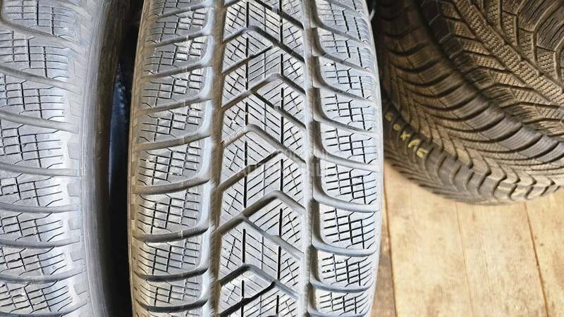 Pirelli 215/65 R17 Zimska