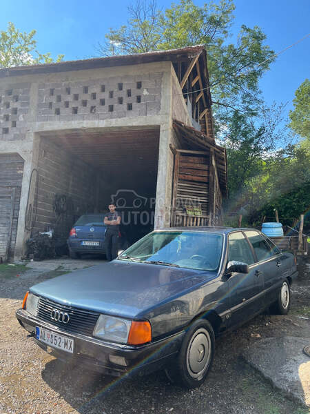 Audi 100 2.2