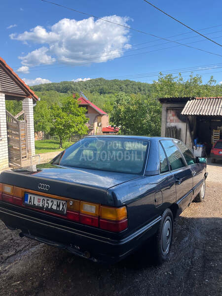 Audi 100 2.2