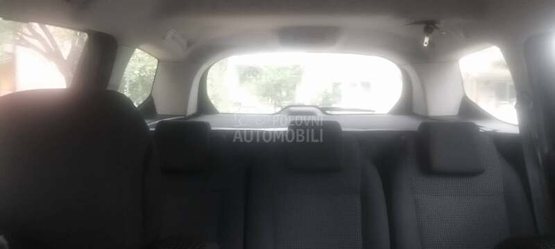Peugeot 5008 1.6 ehdi