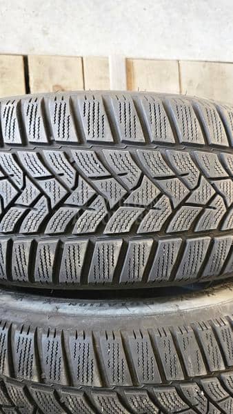 Dunlop 215/60 R16 Zimska
