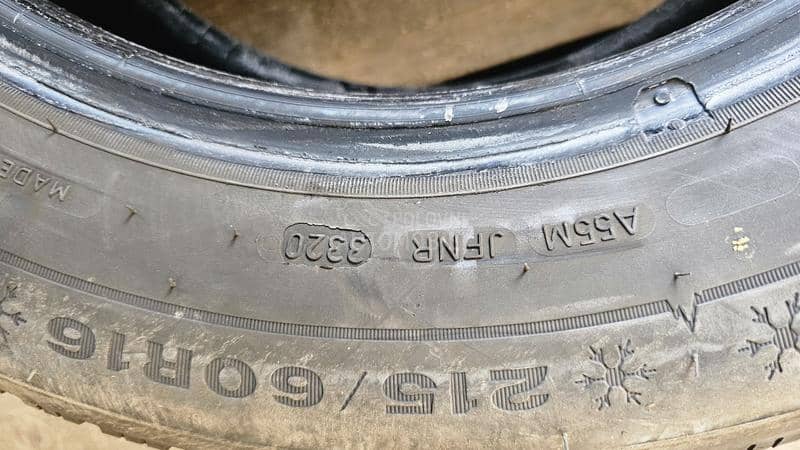 Dunlop 215/60 R16 Zimska