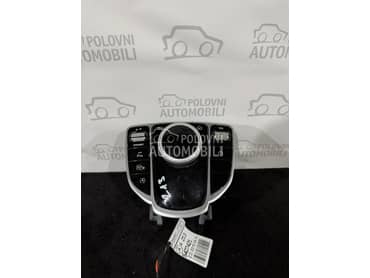 Bord komanda i Sat za Mercedes Benz E Klasa od 2016. do 2020. god.