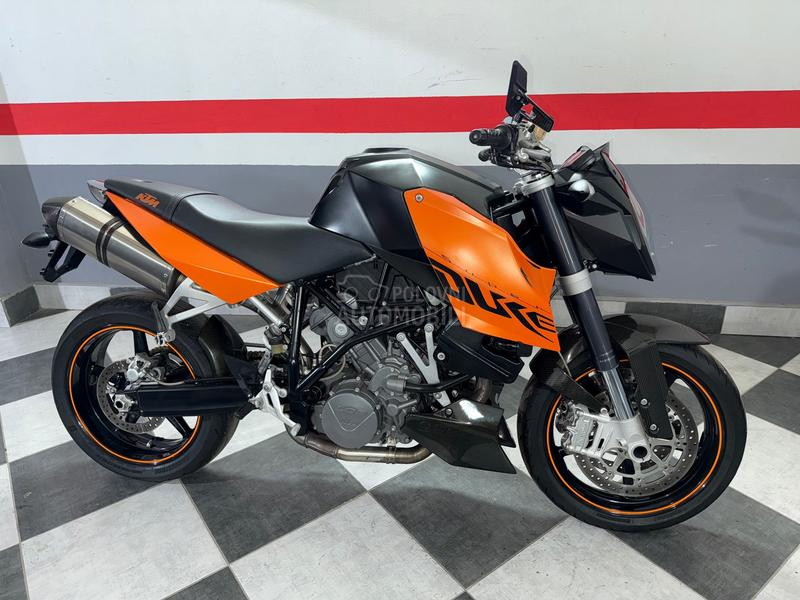 KTM Super Duke 990 rest