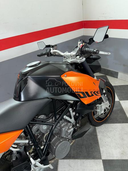 KTM Super Duke 990 rest