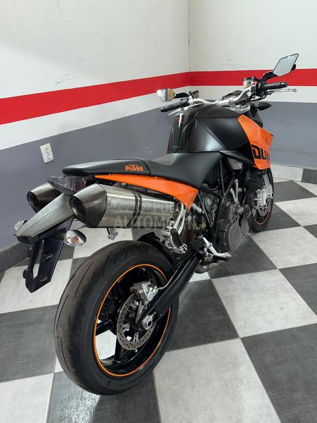 KTM Super Duke 990 rest