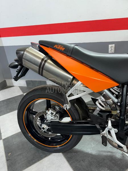 KTM Super Duke 990 rest