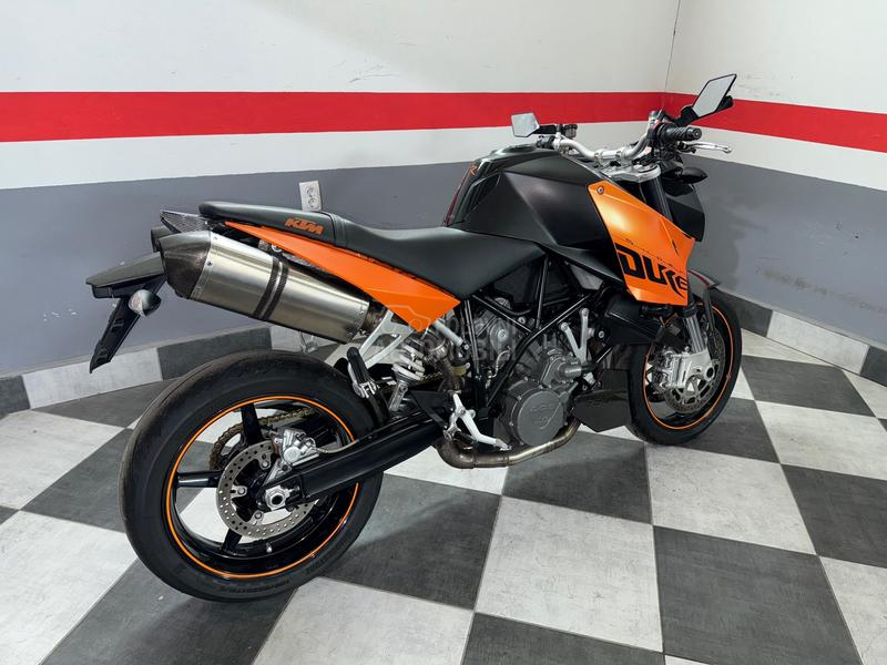 KTM Super Duke 990 rest