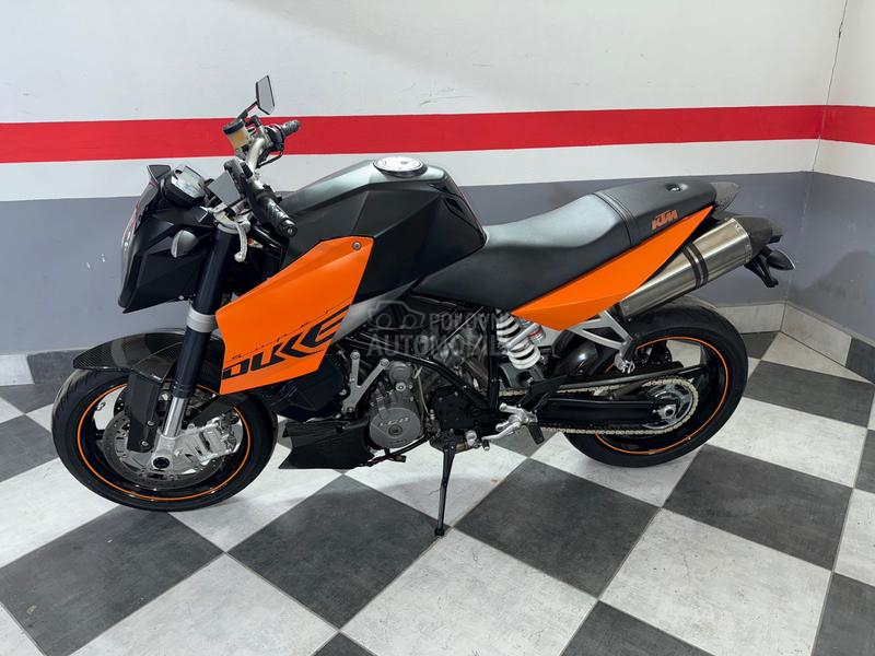 KTM Super Duke 990 rest