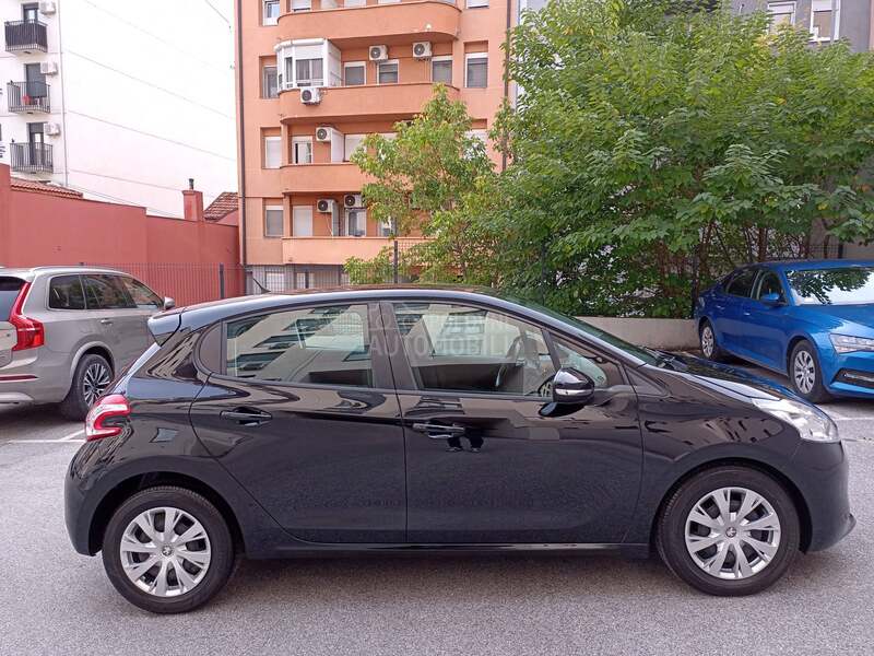 Peugeot 208 1.6 eHDI iz Švajc.