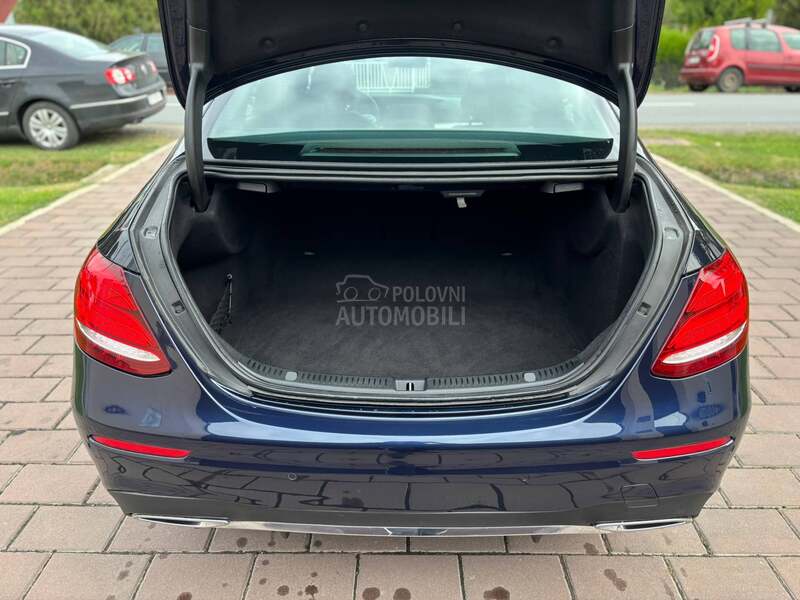 Mercedes Benz E 220 AMG PAN 360 MULTIB