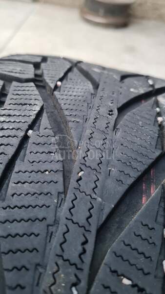 Nokian 275/50 R20 Zimska