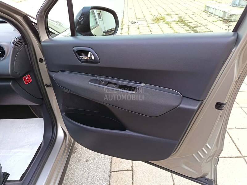 Peugeot 3008 1.6HDi LED NAV NOV