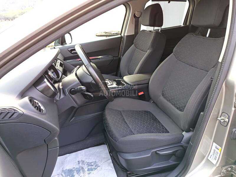 Peugeot 3008 1.6HDi LED NAV NOV