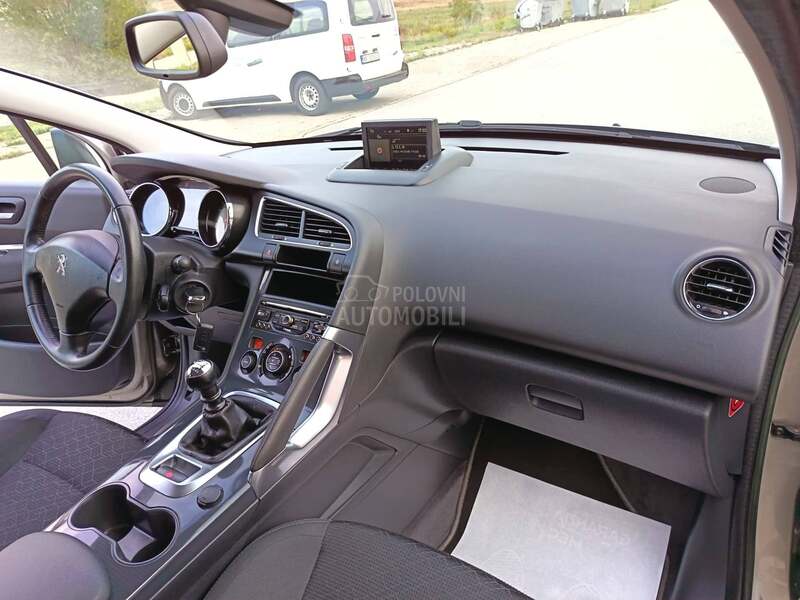 Peugeot 3008 1.6HDi LED NAV NOV