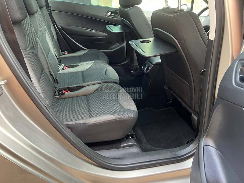 Peugeot 308 1.6 eHDI   PAN0RAMA
