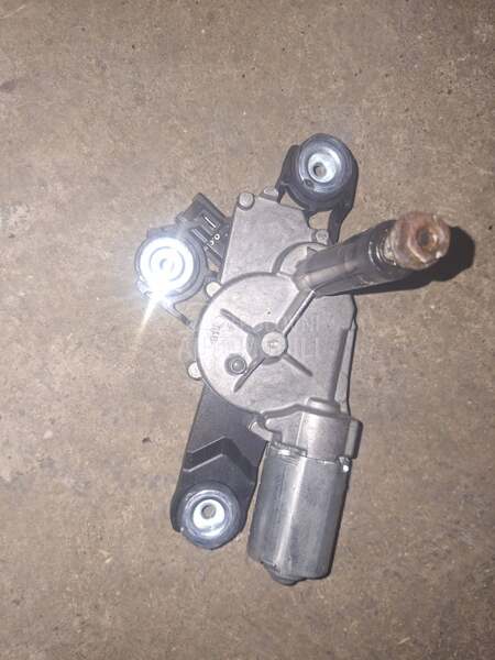motoric zadnjeg brisaca