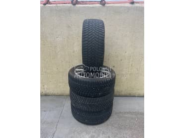 Dunlop 235/45 R18 Zimska