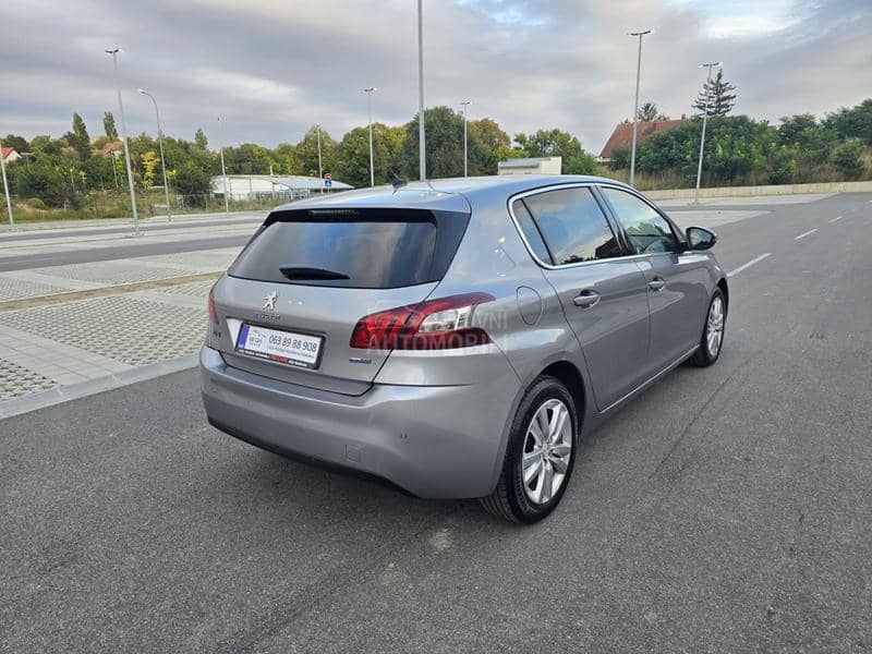 Peugeot 308 1.6 HDi NAV / PANO