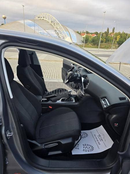 Peugeot 308 1.6 HDi NAV / PANO