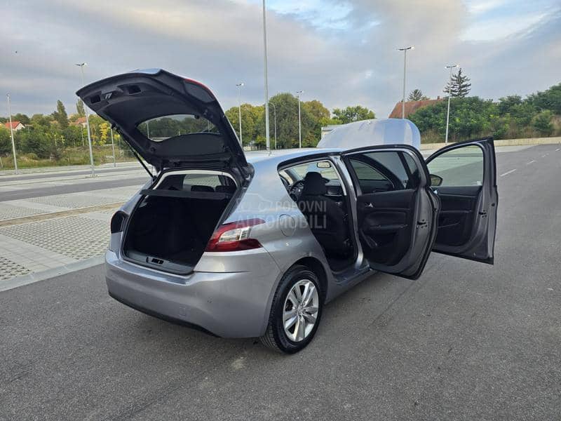Peugeot 308 1.6 HDi NAV / PANO
