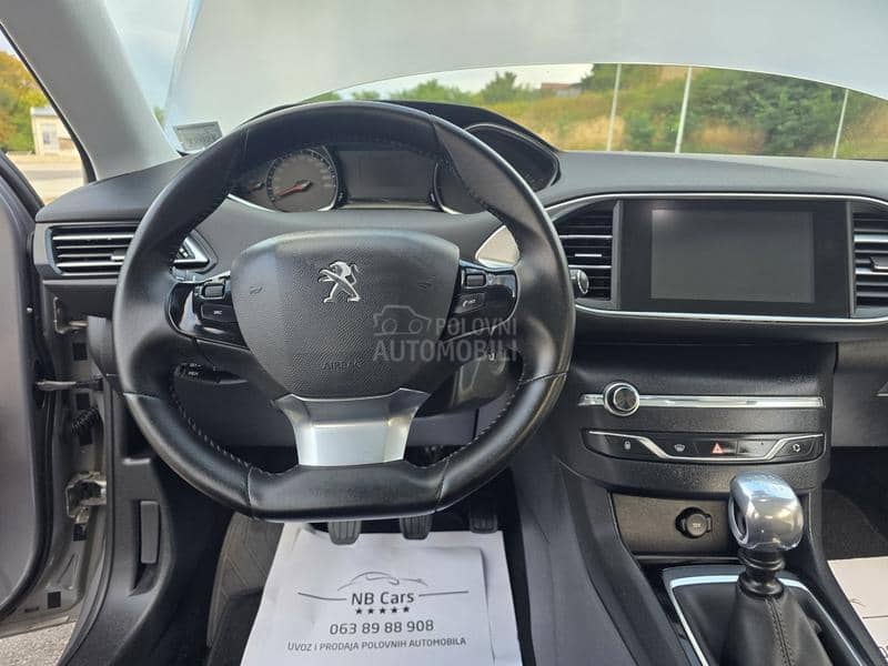 Peugeot 308 1.6 HDi NAV / PANO