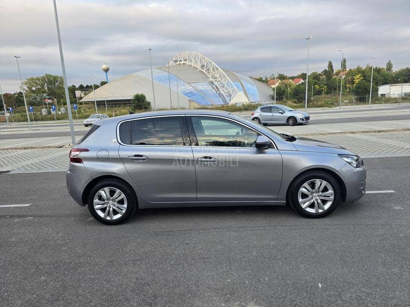 Peugeot 308 1.6 HDi NAV / PANO