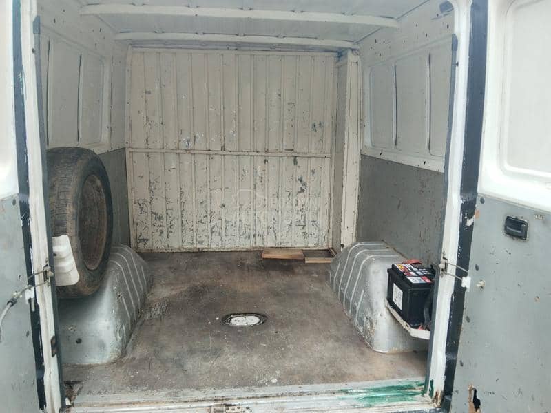 Mercedes Benz Mb100 5 mesta