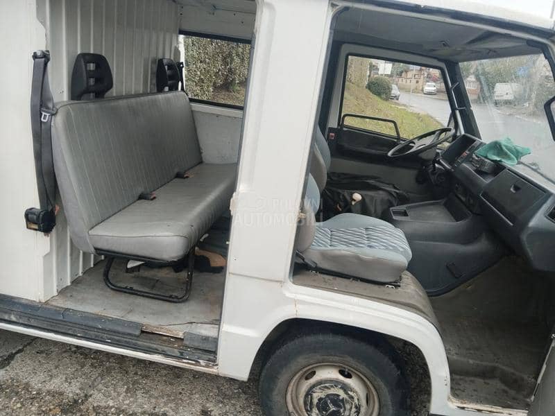 Mercedes Benz Mb100 5 mesta