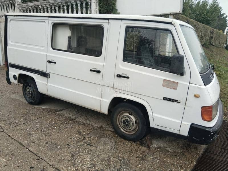 Mercedes Benz Mb100 5 mesta