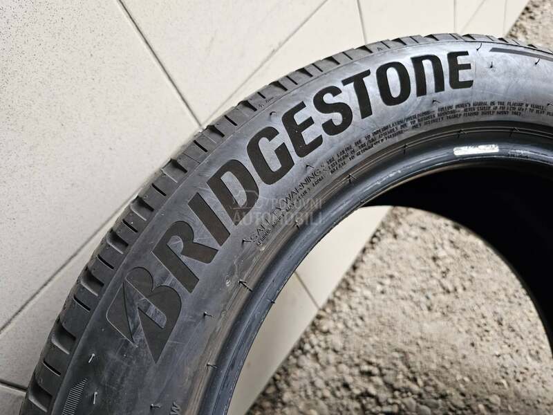 Bridgestone 235/55 R19 Zimska