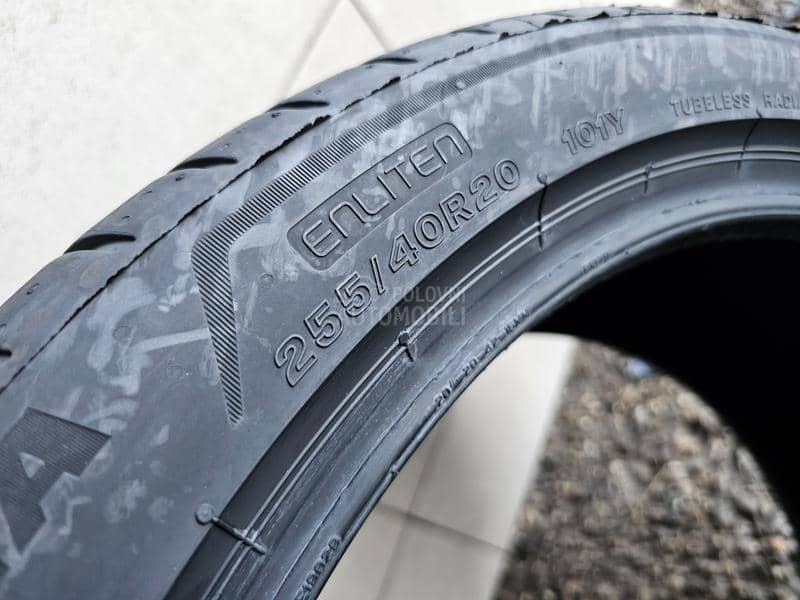 Bridgestone 255/40 R20 Letnja