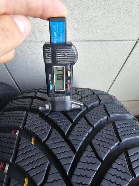 Semperit 215/45 R17 Zimska