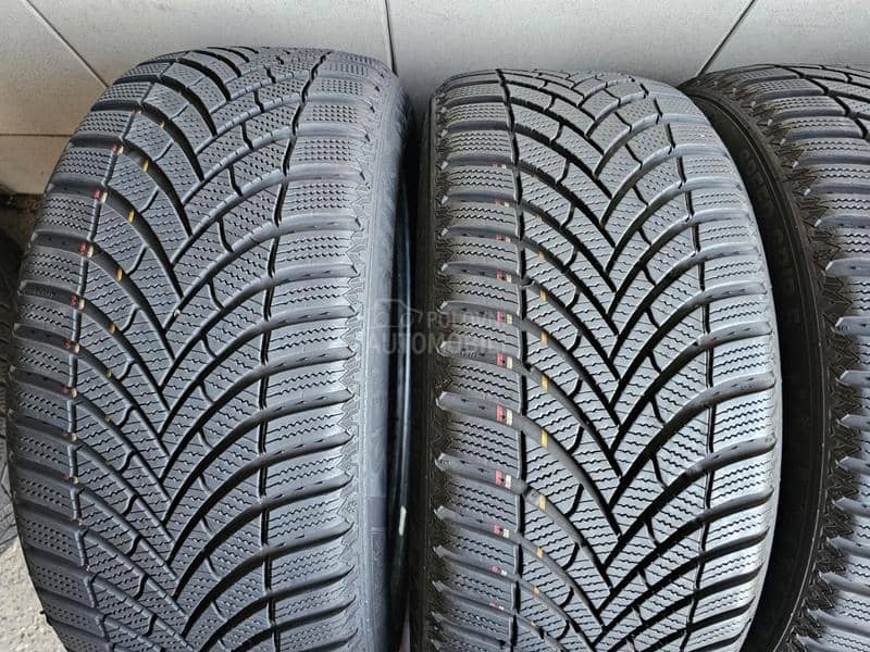 Semperit 215/45 R17 Zimska