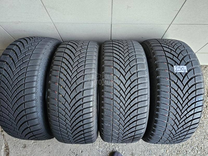 Semperit 215/45 R17 Zimska