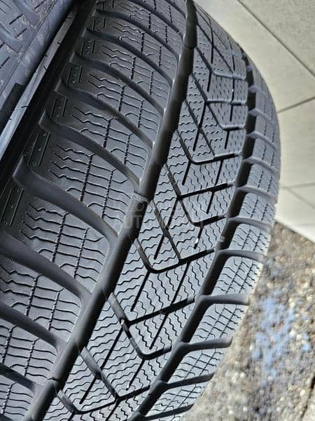 Pirelli 215/50 R18 Zimska