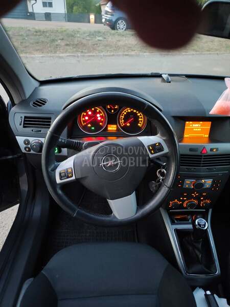 Opel Astra H 