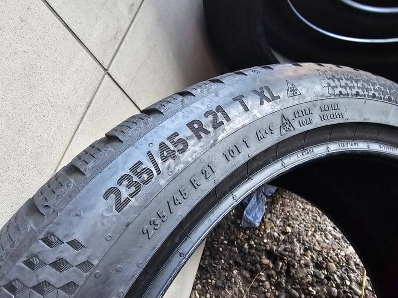 Continental 235/45 R21 Zimska