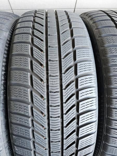 Continental 235/45 R21 Zimska