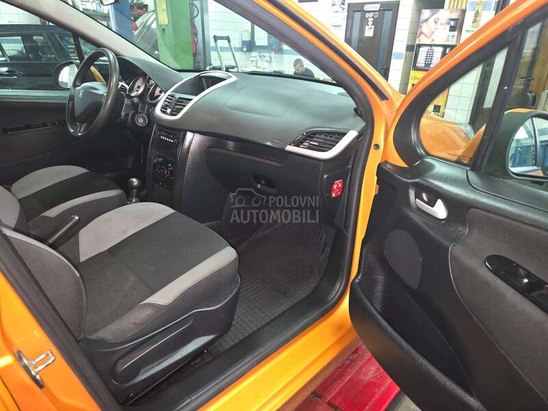 Peugeot 207 1.4 i.