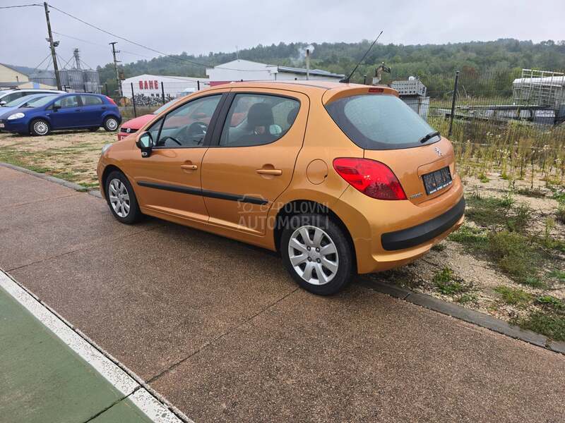 Peugeot 207 1.4 i.