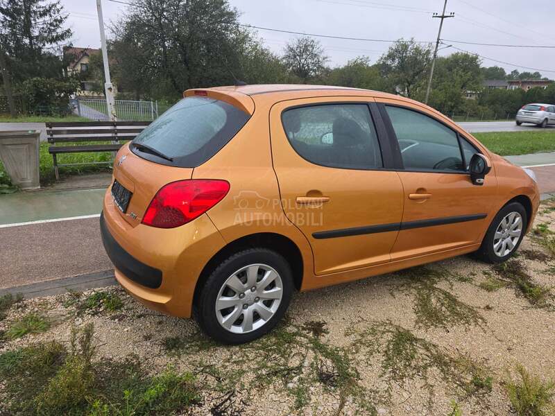 Peugeot 207 1.4 i.