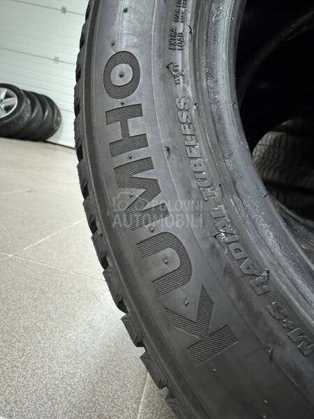 Kumho 225/55 R18 Zimska