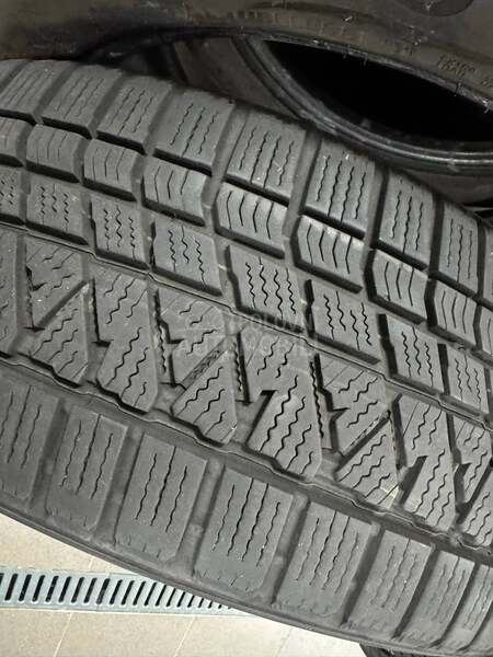 Kumho 225/55 R18 Zimska