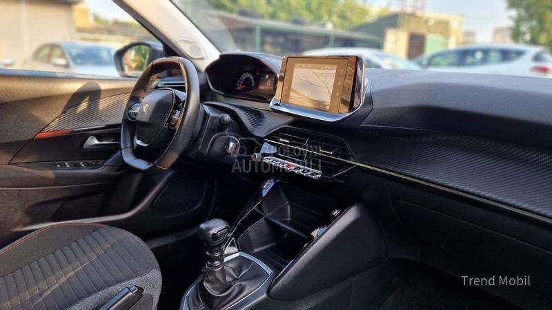 Peugeot 2008 1.2 active 135k