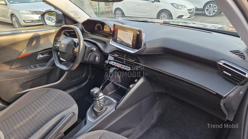 Peugeot 2008 1.2 active 135k