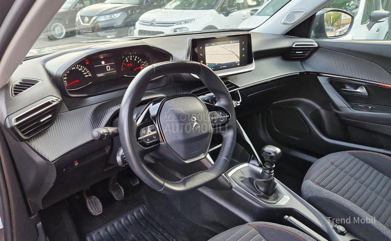 Peugeot 2008 1.2 active 135k