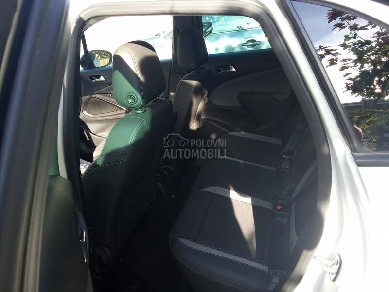 Opel Crossland X  CROSSOWER